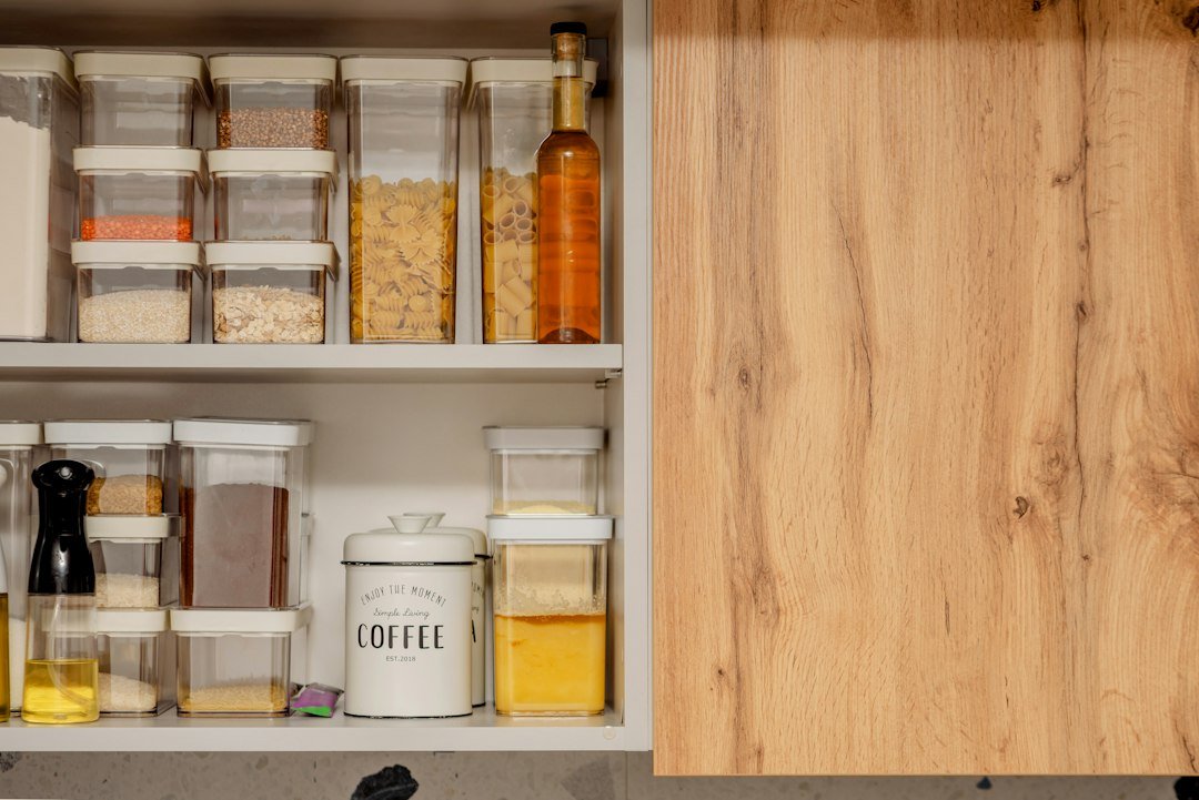 10 Smart Ways to Organize Food Storage Containers and Lids
